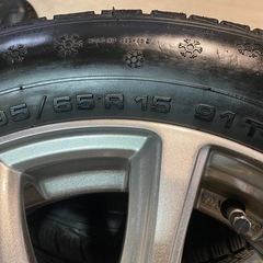 スタッドレスタイヤ　195/65R15の画像