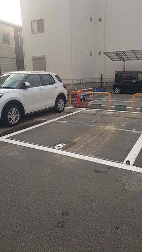 【月極駐車場】幅広（巾約2.7ｍ）、青空、東大阪市上小阪