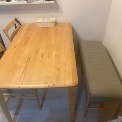 ダイニングテーブルの画像