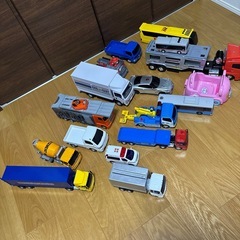 車のおもちゃの画像