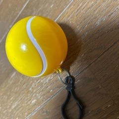 差し上げます　テニスボール型小物入れ　バッグ取り付けの画像