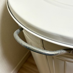 IKEAイケア KNODD ふた付き ゴミ箱 ブリキ　ホワイトの画像