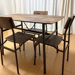 ダイニングテーブル➕椅子3脚の画像