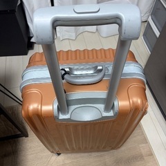 キャリーケース　オレンジ　の画像