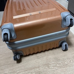 キャリーケース　オレンジ　の画像