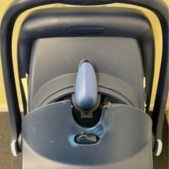 【譲ります】ベビーシート　combi MAXI-COSIの画像