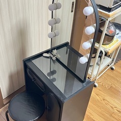 【美品】LEDライト付きコンパクトドレッサー＆スツールセット（収納付き）の画像
