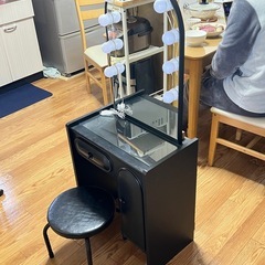 【美品】LEDライト付きコンパクトドレッサー＆スツールセット（収納付き）の画像
