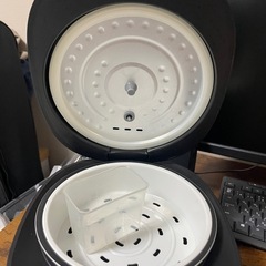 炊飯器 4合（米入れ容器セット）の画像