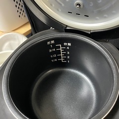 炊飯器 4合（米入れ容器セット）の画像