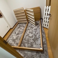 クイーンベッドフレームの画像