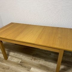 伸長式ダイニングテーブル（イス4つ付き）の画像