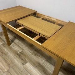 伸長式ダイニングテーブル（イス4つ付き）の画像