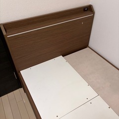 【12/26まで】ニトリ シングルベッド 引き出し収納・コンセントの画像