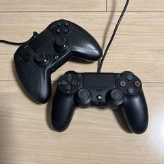 プレイステーション4 白　コントローラー2機付き（箱あり）の画像