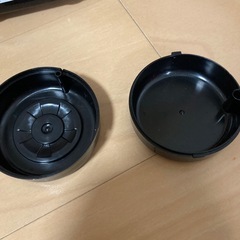 トミカ　缶の入れ物　タイヤの入れ物の画像