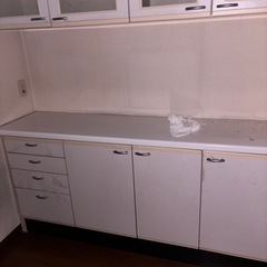 キッチン　食器棚の画像