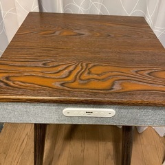 ワイヤレス充電、Bluetoothスピーカー内蔵  サイドテーブルの画像