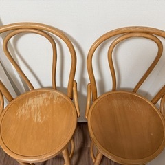 木製のハイチェアの画像