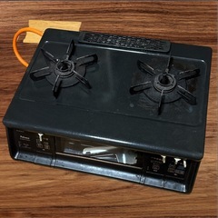 使用感たっぷりのコンロの画像