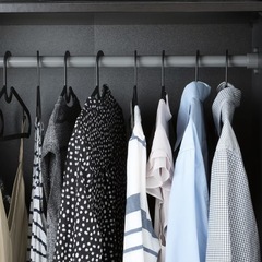 IKEA ハンガー 黒  57本　の画像