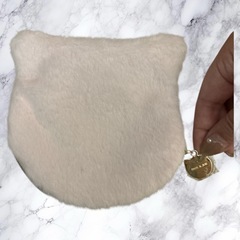 PAUL & JOE ベージュファーポーチ 猫耳デザインの画像