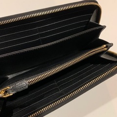 PRADA ブラック サフィアーノ レザー 長財布の画像