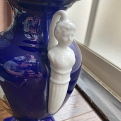 人物像ハンドル付きアンティーク花瓶の画像