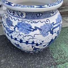董 染付 青花人物文壺 特大 直径50㎝ ガラス板付きの画像