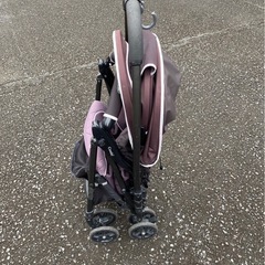 combiベビーカーの画像