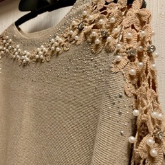 パールビジュー長袖ニットの画像