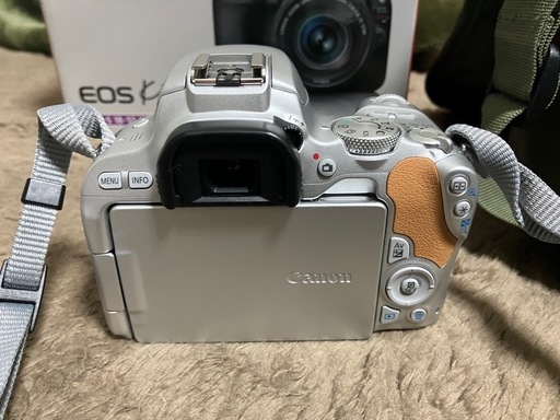 カメラ⭐︎キャノンeos kiss x9 EF-S 18-55 IS STM KIT 美品