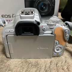 カメラ⭐︎キャノンeos kiss x9 EF-S 18-55 IS STM KIT 美品の画像
