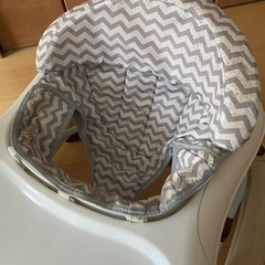 おもちゃ付き歩行器の画像