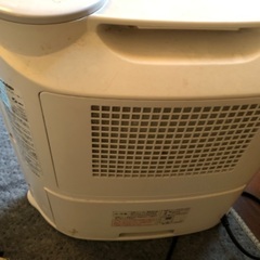 シャープ　セラミックファンヒーター　加湿器付きの画像