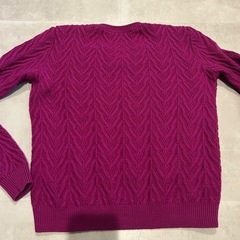 レッドヴァレンティノジオメトリック編みリボン×ボールラウンドネックニットセーターの画像