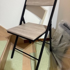 折りたたみイスの画像