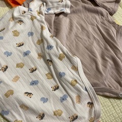 西松屋　肌着　UNIQLO ボディースーツ　70 半袖　ミッフィー　動物の画像