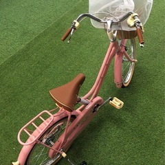 子供用自転車　ブリヂストン　HACCHI　ピンク　補助輪付き　キティのヘルメット付きの画像