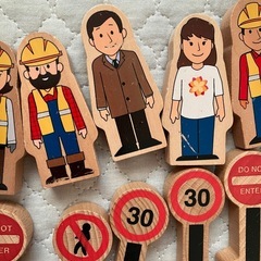 木製電車のオモチャセットの画像