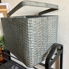 ⭕️ブリキのバスケットの画像