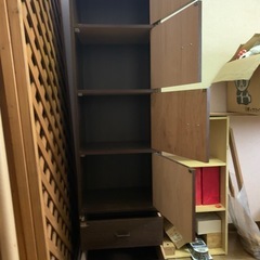 木目調の縦長収納ボックス、棚、ラックの画像