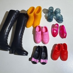 リカちゃんの服と小物類のセットの画像