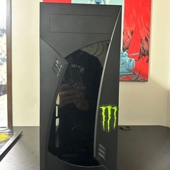 PCケースと650W電源ユニット、CPUクーラーの画像