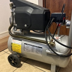 100v エアコンプレッサーの画像