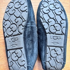 UGG モカシン黒  24センチの画像