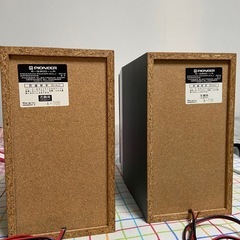 スピーカー左右の画像