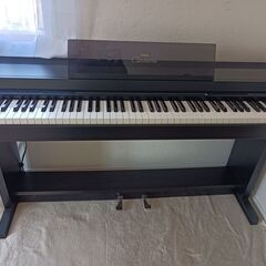 電子ピアノYAMAHA Clavinovaとベンチの画像