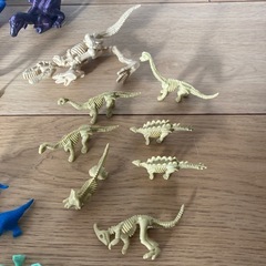 商談中☆恐竜のおもちゃ　まとめ売り　変身　ロボット　化石　爆丸他　の画像