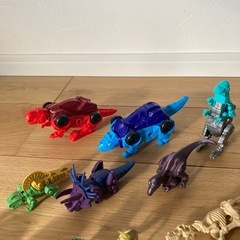 商談中☆恐竜のおもちゃ　まとめ売り　変身　ロボット　化石　爆丸他　の画像